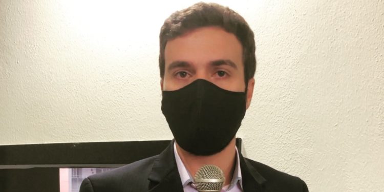 Vereador Daniel Maciel se envolve em polêmica com grupo de professores na Câmara de Barra Mansa