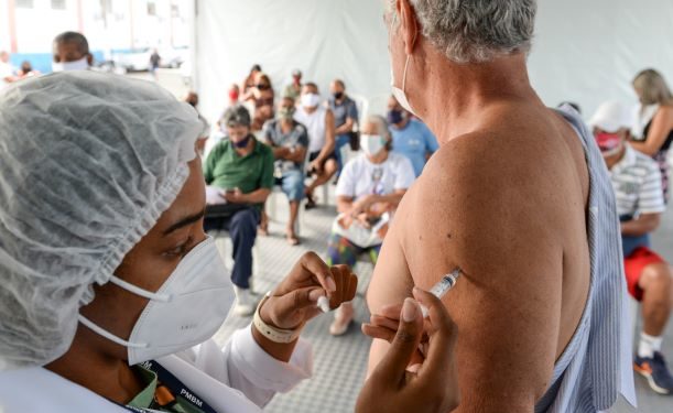 Barra Mansa inicia vacinação para pedestres no Parque da Cidade