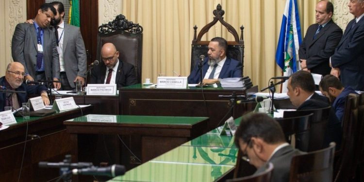 Comissão de Orçamento da Alerj avalia metas fiscais do governo