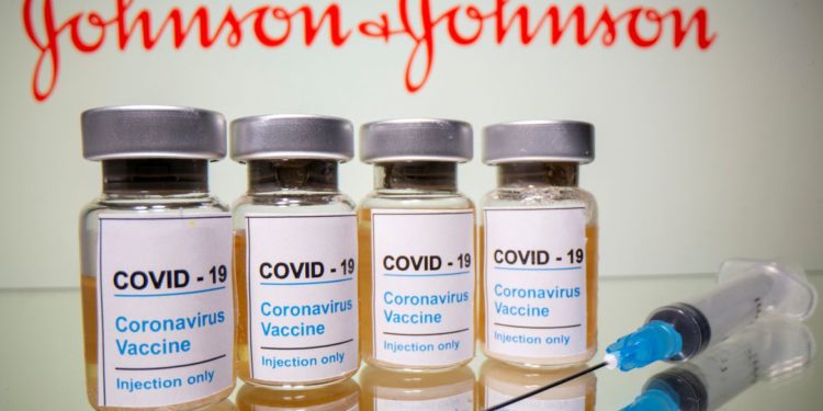 EUA pedem pausa em aplicação de vacina da Johnson & Johnson