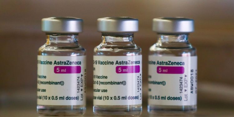 Covid-19: Fiocruz vai entregar 5 milhões de doses da vacina na sexta