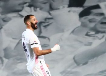 Esportes Real Madrid vence Barcelona por 2 a 1 com golaço de letra de Benzema