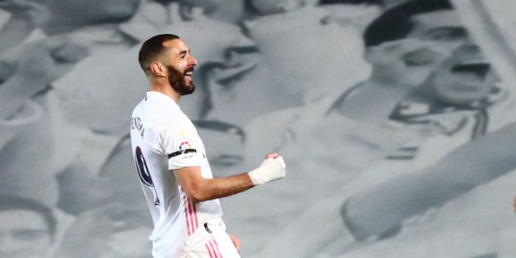 Esportes Real Madrid vence Barcelona por 2 a 1 com golaço de letra de Benzema