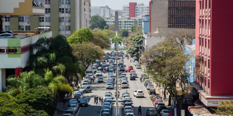 Indústria puxa geração de empregos em Volta Redonda para novo saldo positivo em março