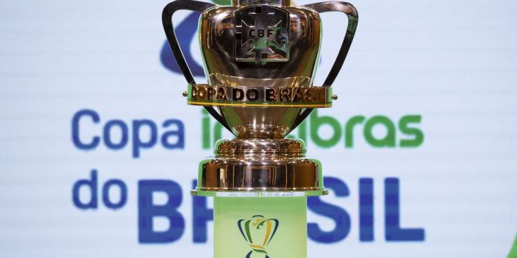 Vasco e Tombense decidem vaga na terceira fase da Copa do Brasil