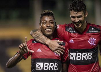 Flamengo derrota Bangu e amplia vantagem na liderança do Carioca