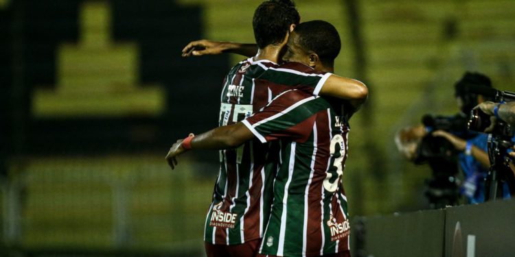 Fluminense goleira Macaé por 4 a 0 no Carioca
