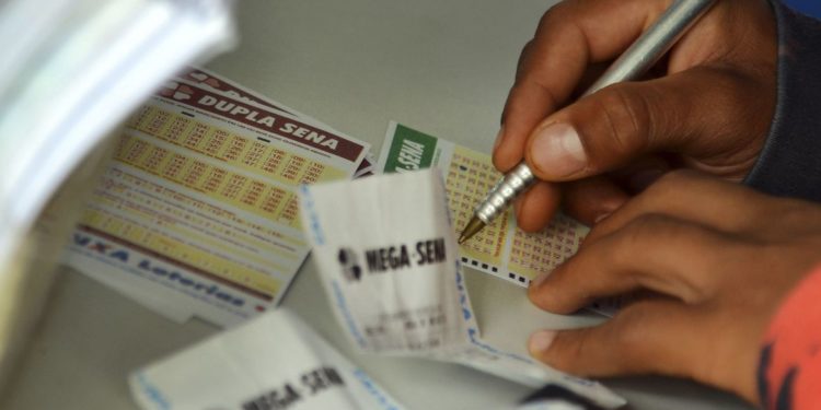 Mega-Sena deve pagar nesta sexta prêmio de R$ 34 milhões
