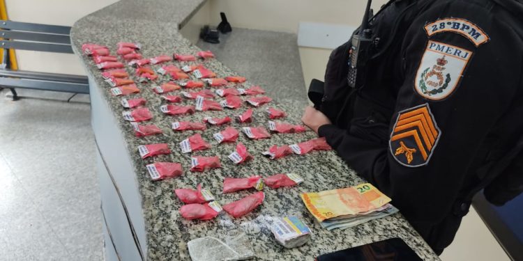 Menor é apreendido com cocaína no Getúlio Vargas