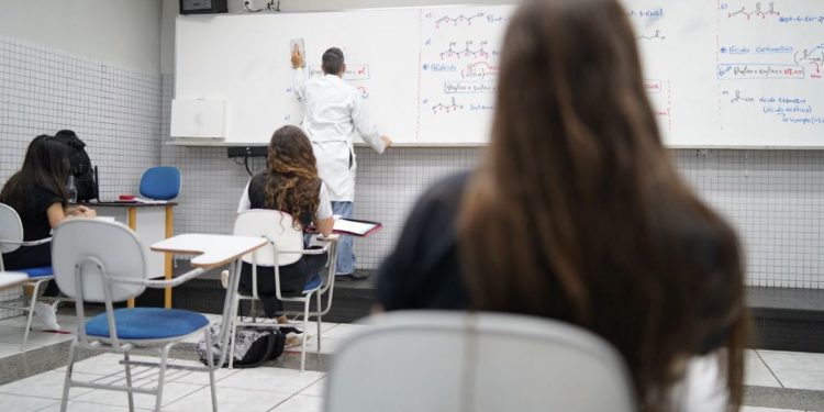 Mais de 5 milhões de crianças e adolescentes ficaram sem aulas em 2020