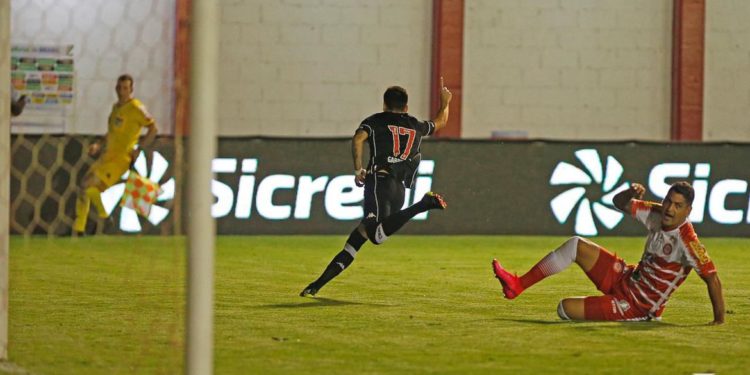 Vasco supera Tombense e avança na Copa do Brasil