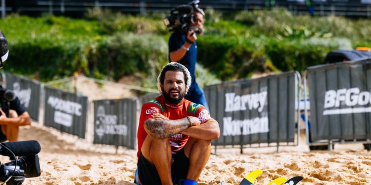 Falta de ondas adia etapa australiana do Circuito Mundial de Surfe