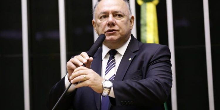 Deputado federal morre em Brasília vítima de covid-19