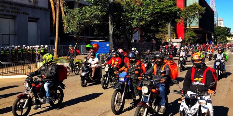 Desamparados, motoboys podem se tornar vetores da Covid-19