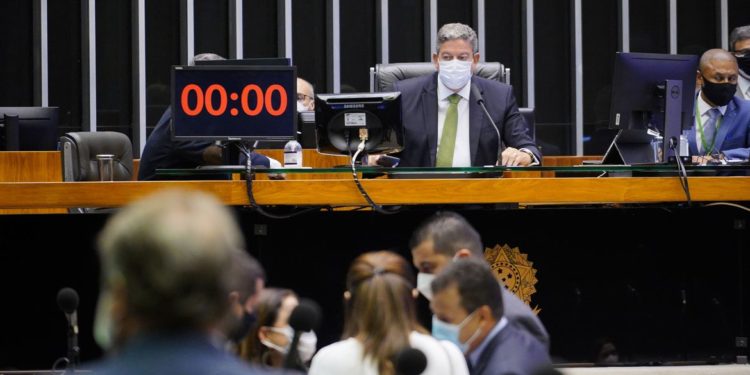 Câmara aprova PL que prorroga auxílio para o trabalhador cultural