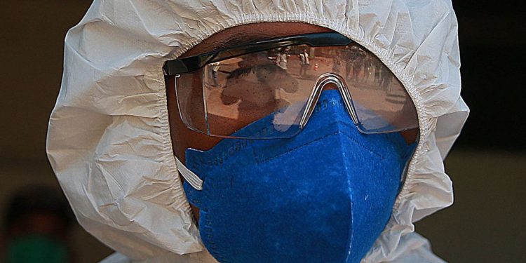 Pandemia permanece em níveis preocupantes, alerta Fiocruz