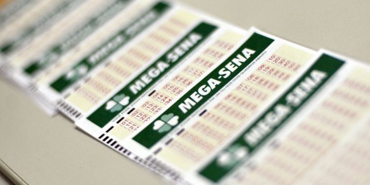Ninguém acerta a Mega-Sena e prêmio acumula em R$ 6 milhões