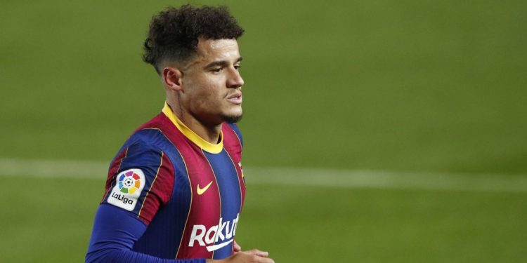 Coutinho passa por cirurgia no joelho com médico da seleção brasileira