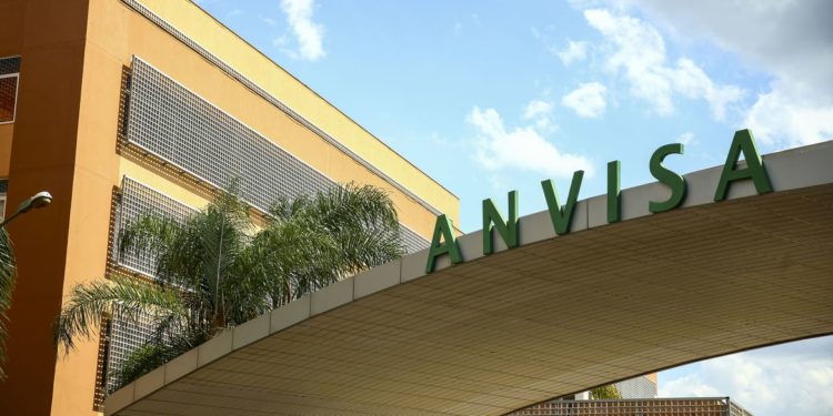 Ministério da Saúde pede autorização à Anvisa para importar vacina
