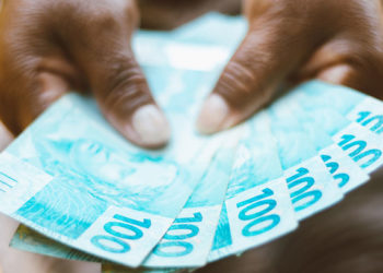 Estado antecipa pagamento de R$ 1,8 bi dos salários de abril para sexta-feira, dia 7