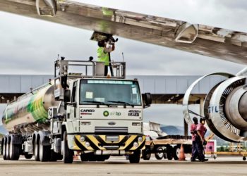 Castro sanciona lei que reduz imposto sobre querosene de aviação