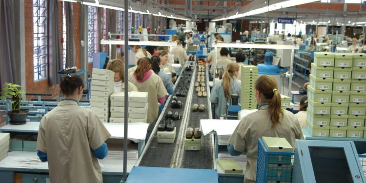 Estoques da indústria voltam a ficar próximos do planejado