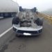 Motorista perde o controle do veículo e capota na Dutra em Porto Real