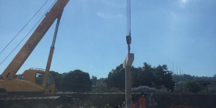 Lentidão no trânsito é por conta de obra de passarela, diz nota da PMBM