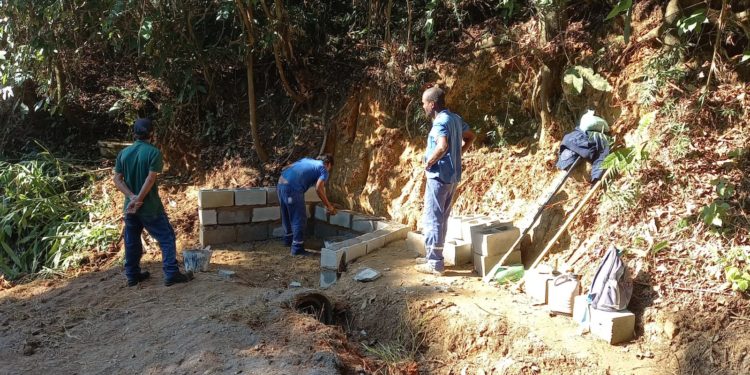 Água fresca nas estradas rurais de Barra Mansa