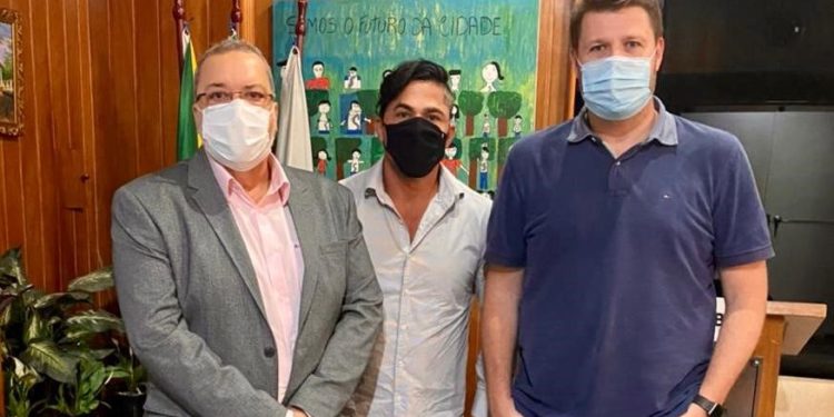 Secretário Gustavo Tutuca anuncia início de obras nas estradas de Barra do Piraí