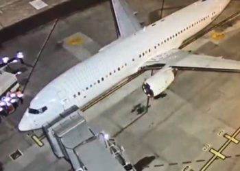Avião com 106 brasileiros deportados do EUA pousa hoje em BH