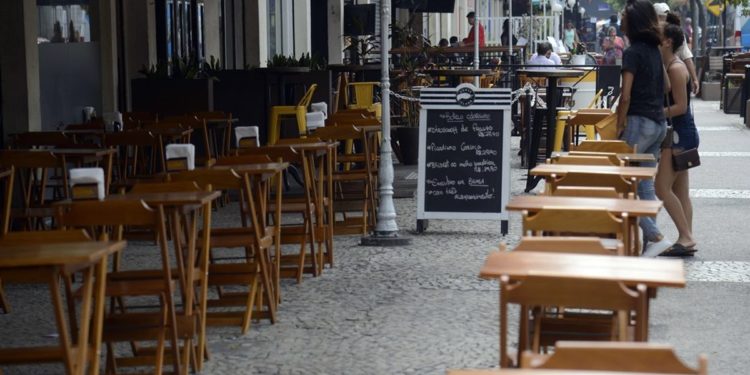 Crise x Covid-19: 71% dos bares e restaurantes estão endividados