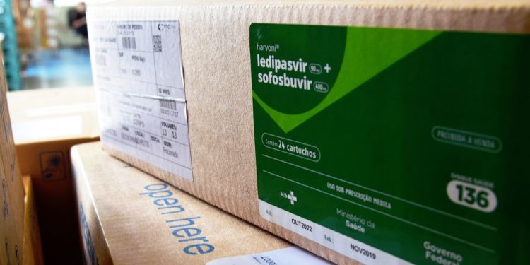 MP reinstitui dispensa de licitação para compras relacionadas à covid