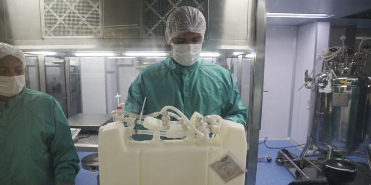Embaixador da China confirma chegada do IFA para produção de vacinas