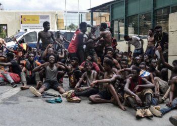 Exército espanhol vai a Ceuta para controlar “avalanche” de imigrantes