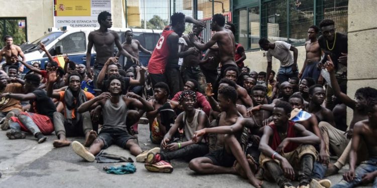 Exército espanhol vai a Ceuta para controlar “avalanche” de imigrantes