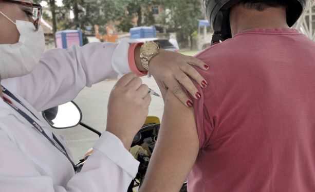 Covid-19: Barra Mansa imuniza munícipes pela primeira vez com a vacina da Janssen