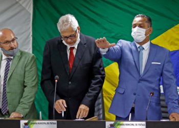 Prefeito interino de Itatiaia toma posse na Câmara