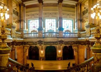 Theatro Municipal reabre as portas ao público com visitas guiadas e virtual