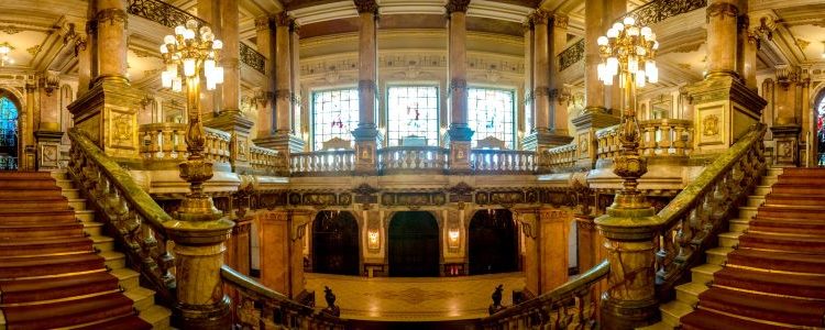 Theatro Municipal reabre as portas ao público com visitas guiadas e virtual