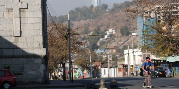 Chile fecha capital novamente após disparada de casos de covid-19