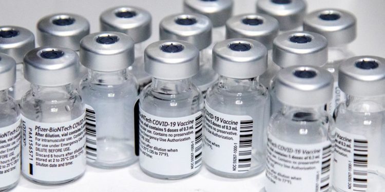 Covid-19: Saúde distribui 2,3 milhões de doses da vacina da Pfizer