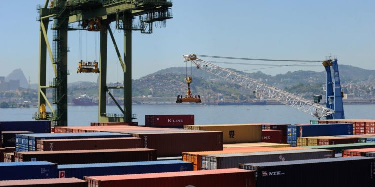 Balança comercial do Rio tem superávit de US$ 2,2 bi