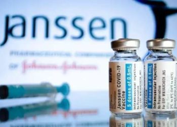 Lote de 1,5 milhão de doses da vacina da Janssen chega ao Brasil