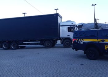 PRF apreende mais de 19 mil garrafas de cervejas em Itatiaia