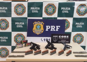 PRF e Polícia Civil apreendem pistolas e munições de fuzil na Via Dutra em Itatiaia