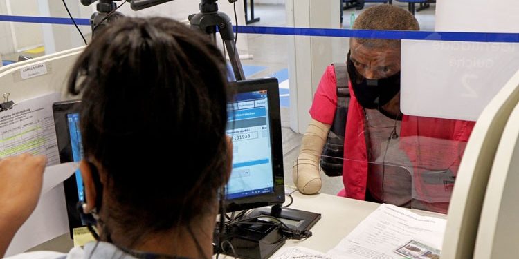 Primeiro posto para pessoas com deficiência do Detran.RJ atende também idosos