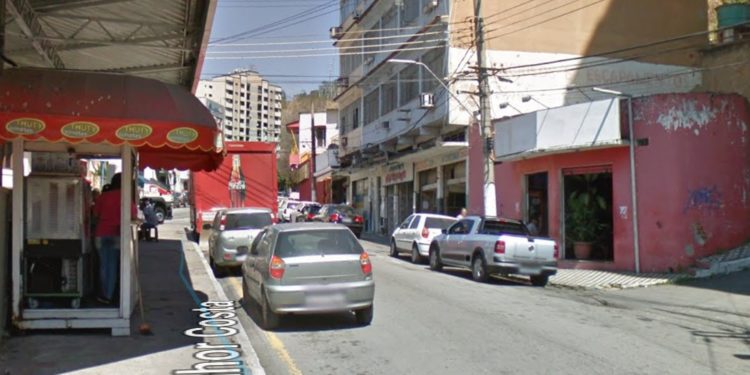 PM evita furto ao flagar ladrões arrombando bar no Centro de Barra Mansa