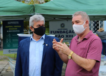 Deputado Marcelo Cabeleireiro participa de entrega de cartões do SuperaRJ