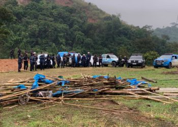 Secretaria do Meio Ambiente realiza demolição em área de preservação no Getúlio Vargas﻿